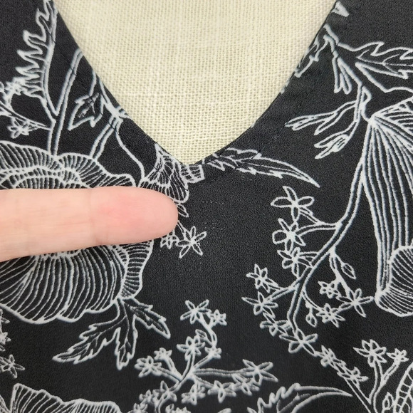 LEITH Black & White Floral V Neck Long Sleeve Dress Size Medium - Picture 14 of 14